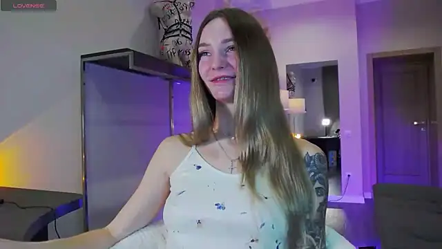 Snapshot of Melloudy chatting on October 16, 2025, 5:49 am Melloudy online show from October 16, 2025, 5:49 am