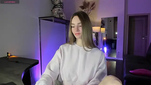 Snapshot of Melloudy chatting on November 22, 2025, 6:45 am Melloudy online show from November 22, 2025, 6:45 am