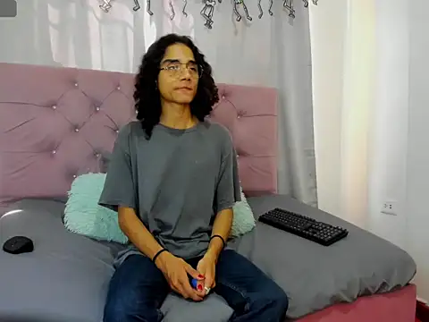 Snapshot of EthanBlackwoodd chatting on November 11, 2025, 6:47 pm EthanBlackwoodd online show from November 11, 2025, 6:47 pm