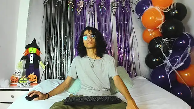 Snapshot of EthanBlackwoodd chatting on October 26, 2025, 10:32 pm EthanBlackwoodd online show from October 26, 2025, 10:32 pm