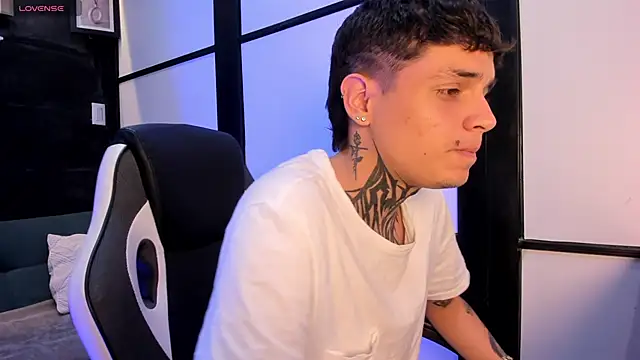 Declan-Fox online show from October 4, 2025, 1:12 pm