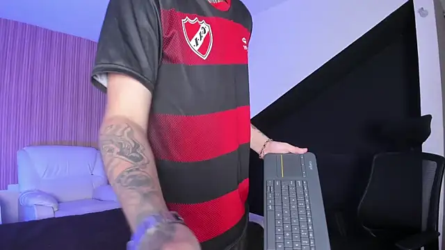 Declan-Fox online show from October 7, 2025, 12:17 pm