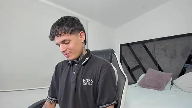 Declan-Fox online show from September 15, 2025, 3:51 am