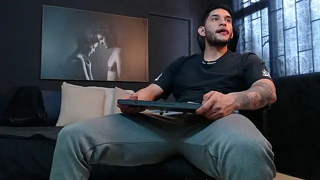 Snapshot of RichardMilleer chatting on November 13, 2025, 4:22 pm RichardMilleer online show from November 13, 2025, 4:22 pm