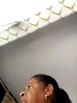 Rosabela04 online show from November 28, 2025, 3:01 pm