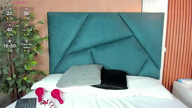 VictoriaHarriss online show from December 2, 2025, 12:40 pm