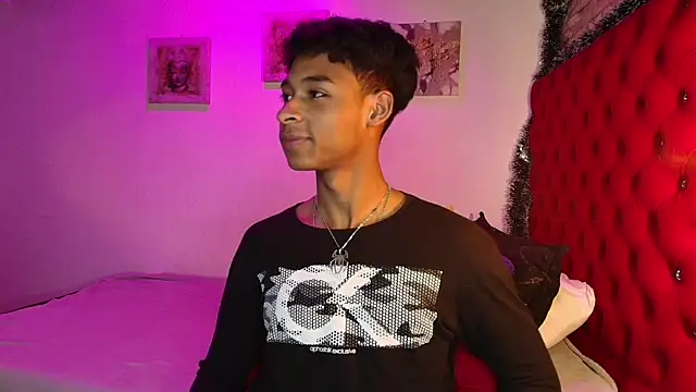 Snapshot of CoffeNaughty_nom chatting on November 23, 2025, 3:22 pm CoffeNaughty nom online show from November 23, 2025, 3:22 pm