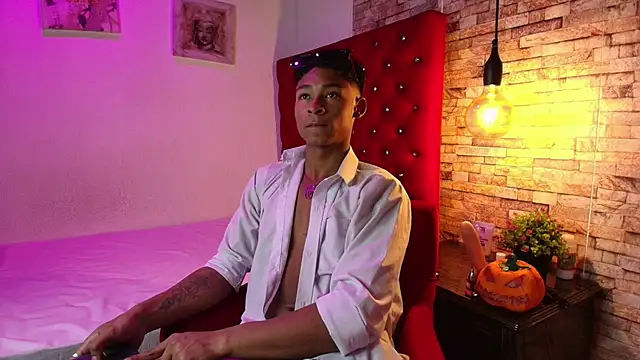 Snapshot of CoffeNaughty_nom chatting on October 7, 2025, 3:29 am CoffeNaughty nom online show from October 7, 2025, 3:29 am