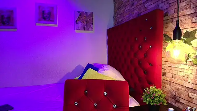 Snapshot of CoffeNaughty_nom chatting on November 12, 2025, 4:38 am CoffeNaughty nom online show from November 12, 2025, 4:38 am