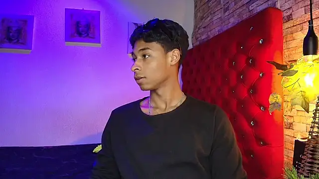 Snapshot of CoffeNaughty_nom chatting on December 3, 2025, 4:02 am CoffeNaughty nom online show from December 3, 2025, 4:02 am