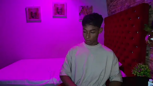 Snapshot of CoffeNaughty_nom chatting on November 11, 2025, 4:18 am CoffeNaughty nom online show from November 11, 2025, 4:18 am