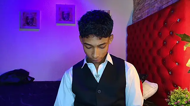 Snapshot of CoffeNaughty_nom chatting on November 20, 2025, 3:07 am CoffeNaughty nom online show from November 20, 2025, 3:07 am