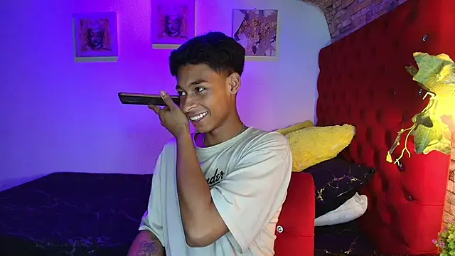 Snapshot of CoffeNaughty_nom chatting on November 15, 2025, 4:55 pm CoffeNaughty nom online show from November 15, 2025, 4:55 pm