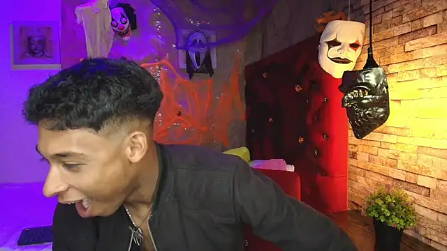 Snapshot of CoffeNaughty_nom chatting on October 24, 2025, 4:00 am CoffeNaughty nom online show from October 24, 2025, 4:00 am