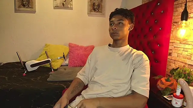 Snapshot of CoffeNaughty_nom chatting on October 22, 2025, 4:34 am CoffeNaughty nom online show from October 22, 2025, 4:34 am