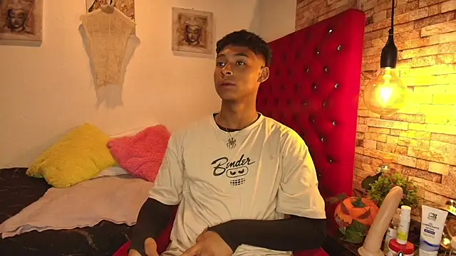 Snapshot of CoffeNaughty_nom chatting on October 23, 2025, 4:11 am CoffeNaughty nom online show from October 23, 2025, 4:11 am