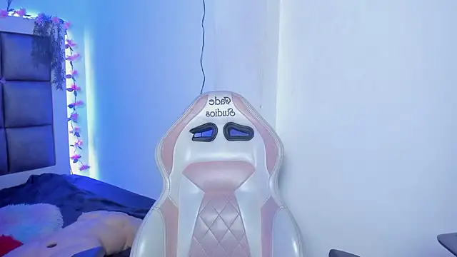 abbiecollins js online show from March 31, 2026, 4:25 am