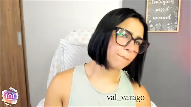 Snapshot of val_varago chatting on June 19, 2026, 1:22 am val varago online show from June 19, 2026, 1:22 am