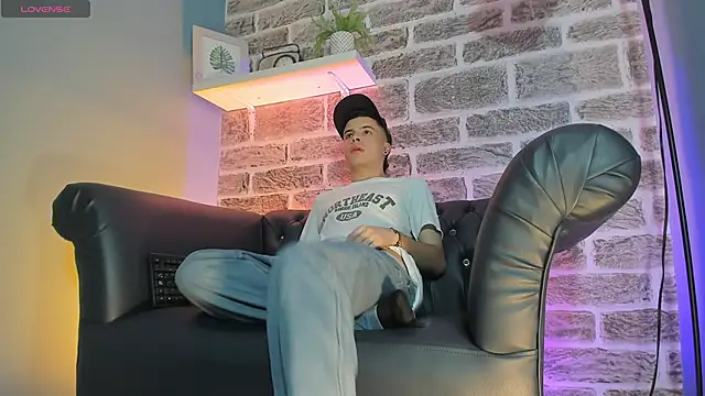 kevinn blue1 online show from October 28, 2025, 9:03 pm