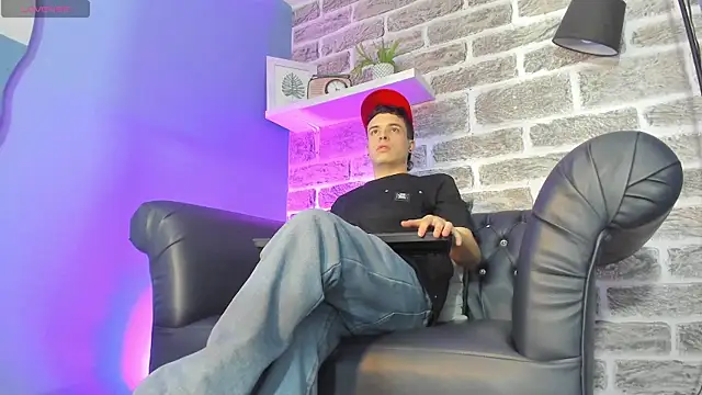 kevinn blue1 online show from December 4, 2025, 4:11 am