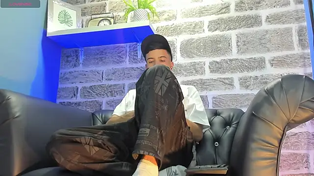 kevinn blue1 online show from October 28, 2025, 12:11 am