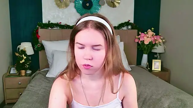 Snapshot of Alida_Brice chatting on December 21, 2025, 5:53 am Alida Brice online show from December 21, 2025, 5:53 am