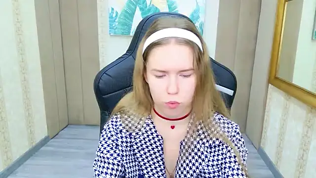 Snapshot of Alida_Brice chatting on November 17, 2025, 6:17 am Alida Brice online show from November 17, 2025, 6:17 am