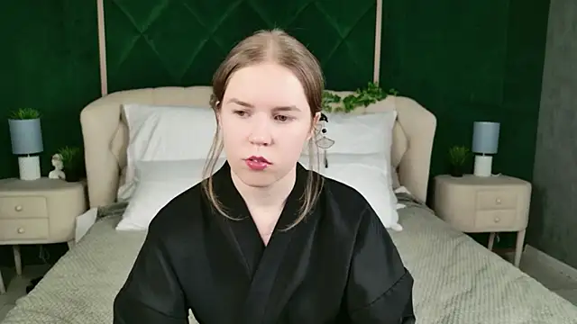 Snapshot of Alida_Brice chatting on December 4, 2025, 3:22 pm Alida Brice online show from December 4, 2025, 3:22 pm