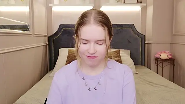 Snapshot of Alida_Brice chatting on November 14, 2025, 5:44 am Alida Brice online show from November 14, 2025, 5:44 am