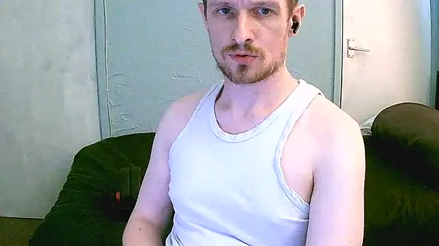 Snapshot of britlad77 chatting on September 19, 2025, 4:00 pm britlad77 online show from September 19, 2025, 4:00 pm