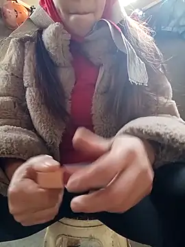 Snapshot of -Miu-98 chatting on December 18, 2025, 1:55 am -Miu-98 online show from December 18, 2025, 1:55 am