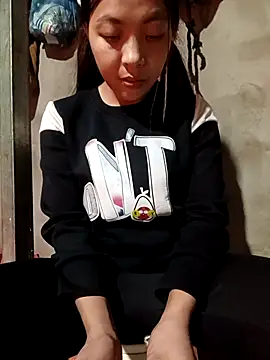 Snapshot of -Miu-98 chatting on December 19, 2025, 11:56 am -Miu-98 online show from December 19, 2025, 11:56 am