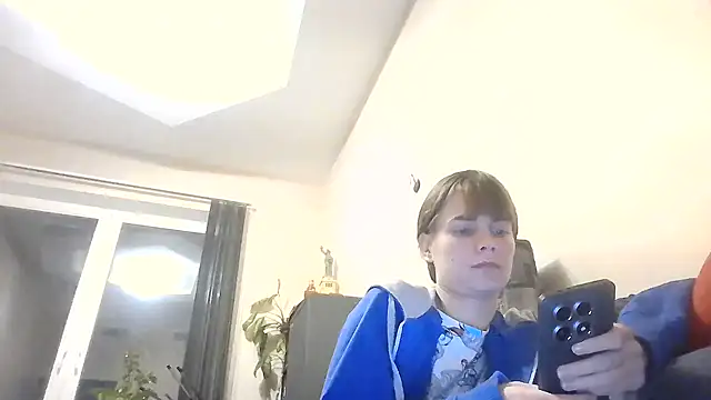 Snapshot of Loriven chatting on October 28, 2025, 6:40 pm Loriven online show from October 28, 2025, 6:40 pm