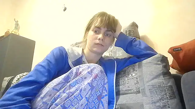 Snapshot of Loriven chatting on October 7, 2025, 7:15 pm Loriven online show from October 7, 2025, 7:15 pm