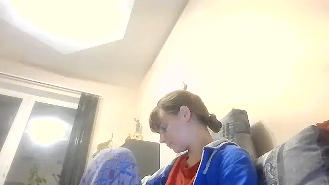 Snapshot of Loriven chatting on November 1, 2025, 7:52 pm Loriven online show from November 1, 2025, 7:52 pm