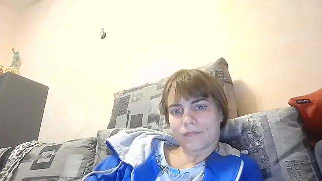 Snapshot of Loriven chatting on October 6, 2025, 7:25 pm Loriven online show from October 6, 2025, 7:25 pm