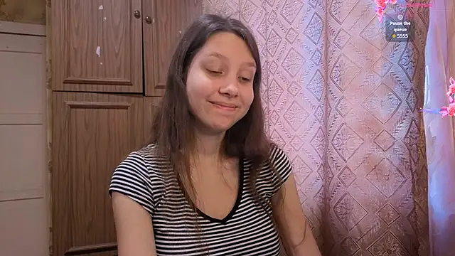 QutieDaSweet online show from December 1, 2025, 8:26 am