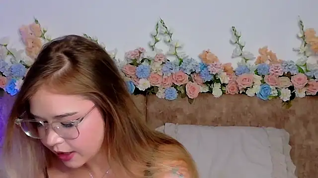 Lilith Bonheur online show from March 24, 2026, 2:17 pm