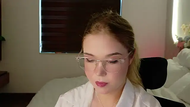 Lilith Bonheur online show from April 10, 2026, 9:38 am