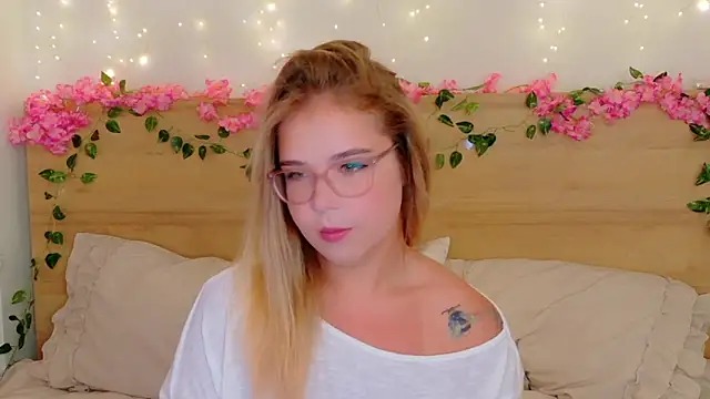 Lilith Bonheur online show from November 8, 2025, 9:18 pm