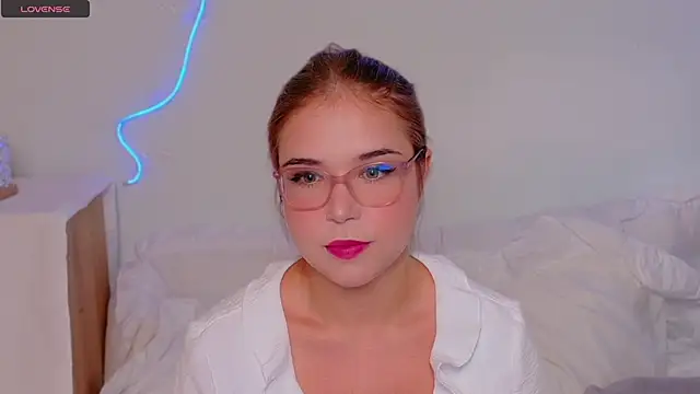 Lilith Bonheur online show from December 2, 2025, 9:38 pm