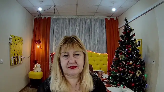 Snapshot of EmmaEllison chatting on January 14, 2026, 7:12 am EmmaEllison online show from January 14, 2026, 7:12 am