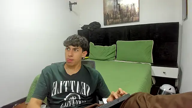 Aaron Spencer13 online show from September 27, 2025, 1:28 pm