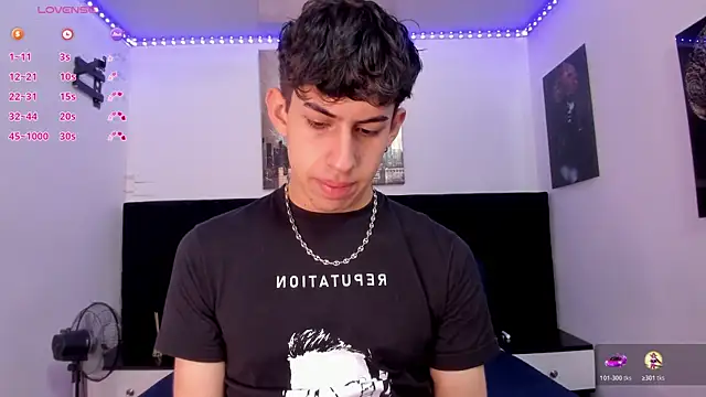 Aaron Spencer13 online show from December 5, 2025, 12:59 pm