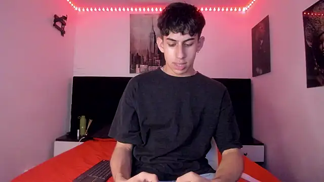 Aaron Spencer13 online show from November 25, 2025, 7:14 pm