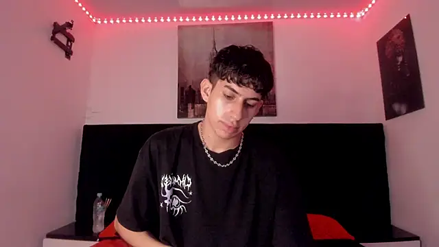 Aaron Spencer13 online show from November 26, 2025, 6:41 pm