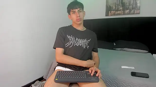 Aaron Spencer13 online show from October 28, 2025, 5:34 pm