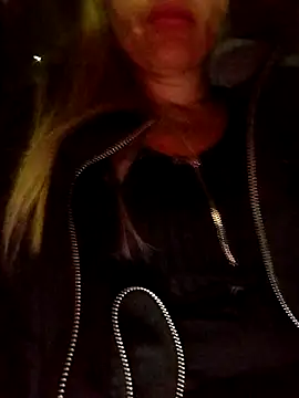 Snapshot of Madamx14 chatting on October 8, 2025, 6:41 pm Madamx14 online show from October 8, 2025, 6:41 pm