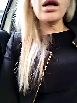 Snapshot of Madamx14 chatting on October 22, 2025, 1:54 pm Madamx14 online show from October 22, 2025, 1:54 pm