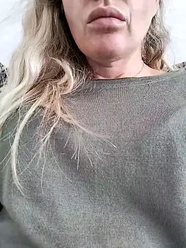Snapshot of Madamx14 chatting on October 15, 2025, 2:14 pm Madamx14 online show from October 15, 2025, 2:14 pm